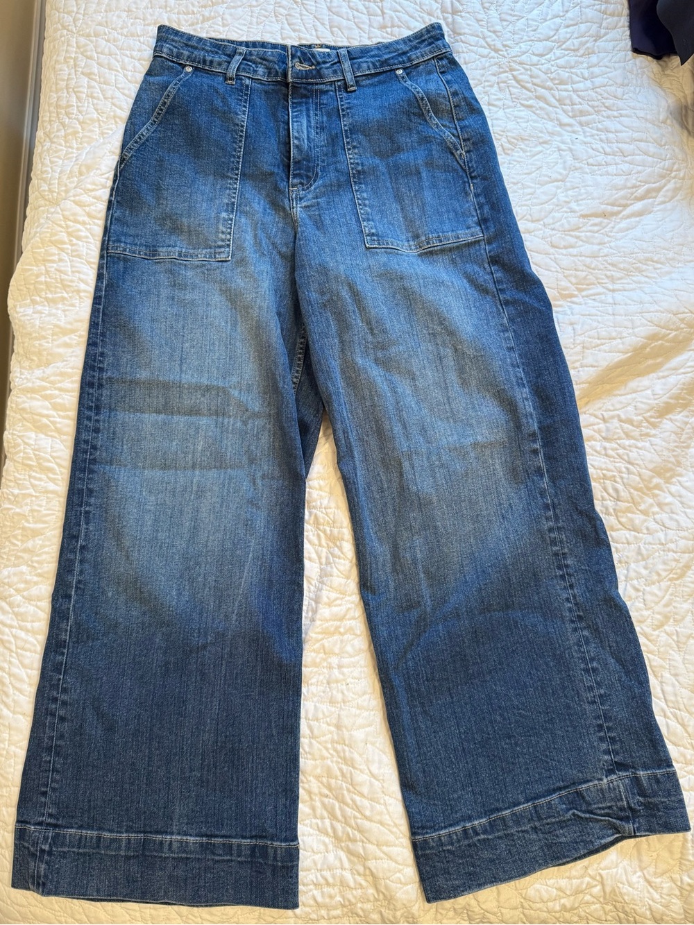 Women's Wide-Leg Denim Jeans in Medium Blue